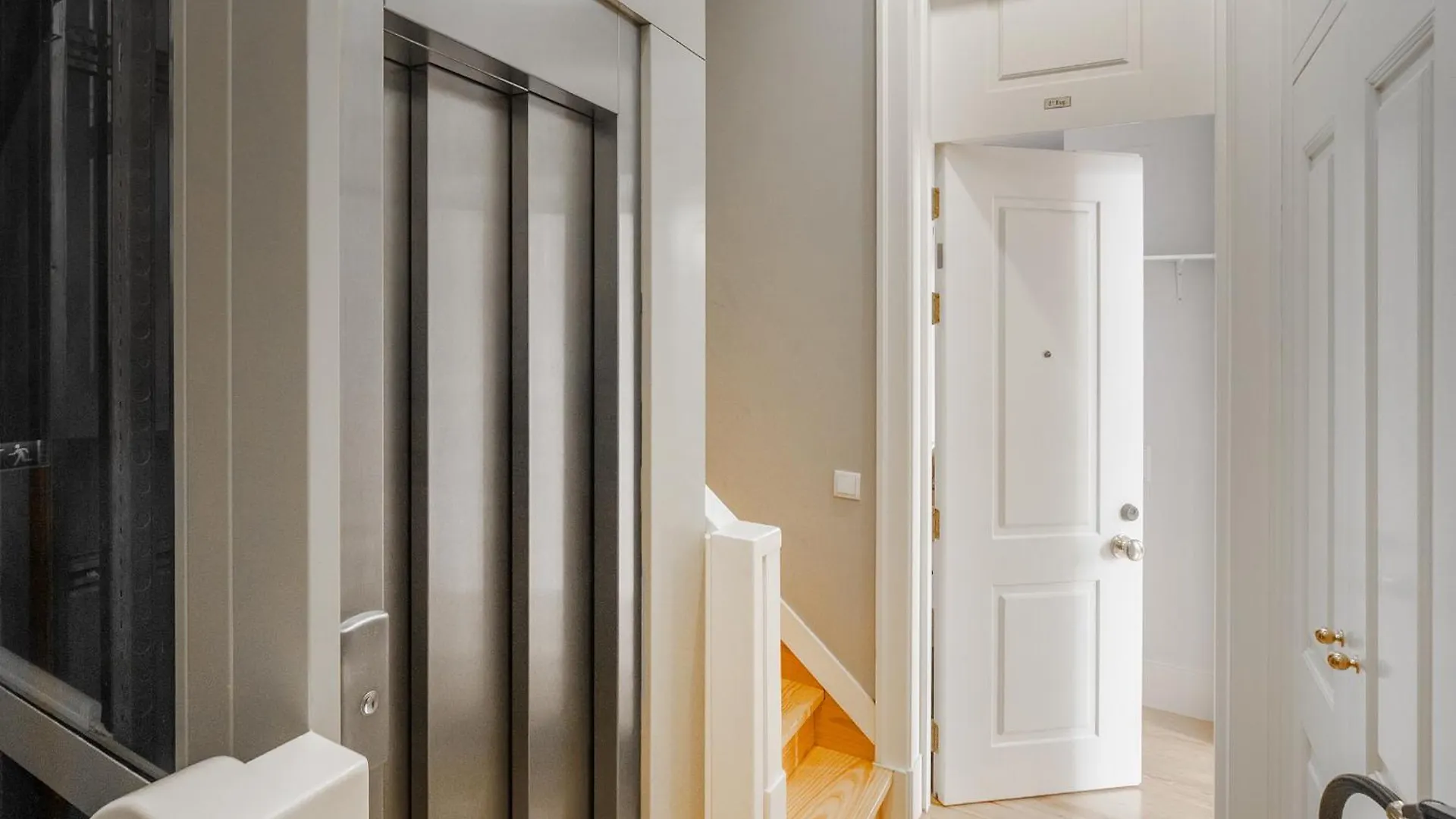 Whome Elegant Stay In Lisbons Historic Downtown Apartment